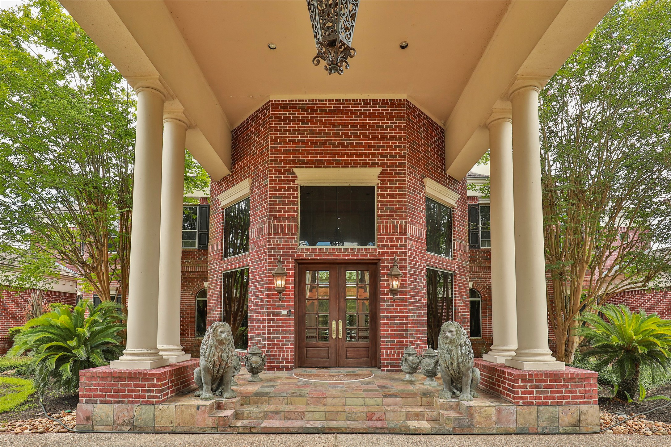 46 South Windsail Place The Woodlands, TX 77381 - Photo 8 of 47 a front view of a house