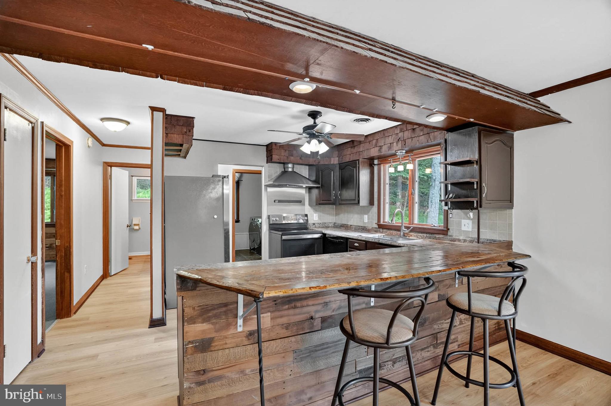 567 Leppo Road Westminster, MD 21158 - Photo 8 of 38 Kitchen with a breakfast bar