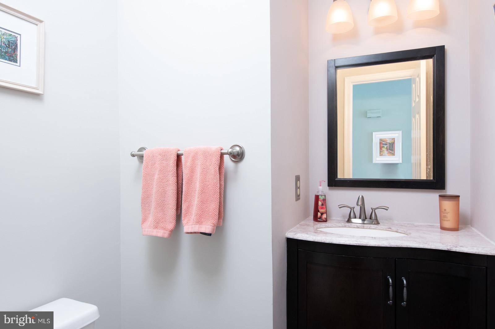 10155 Wavell Road Fairfax, VA 22032 - Photo 13 of 32 Main level half bath