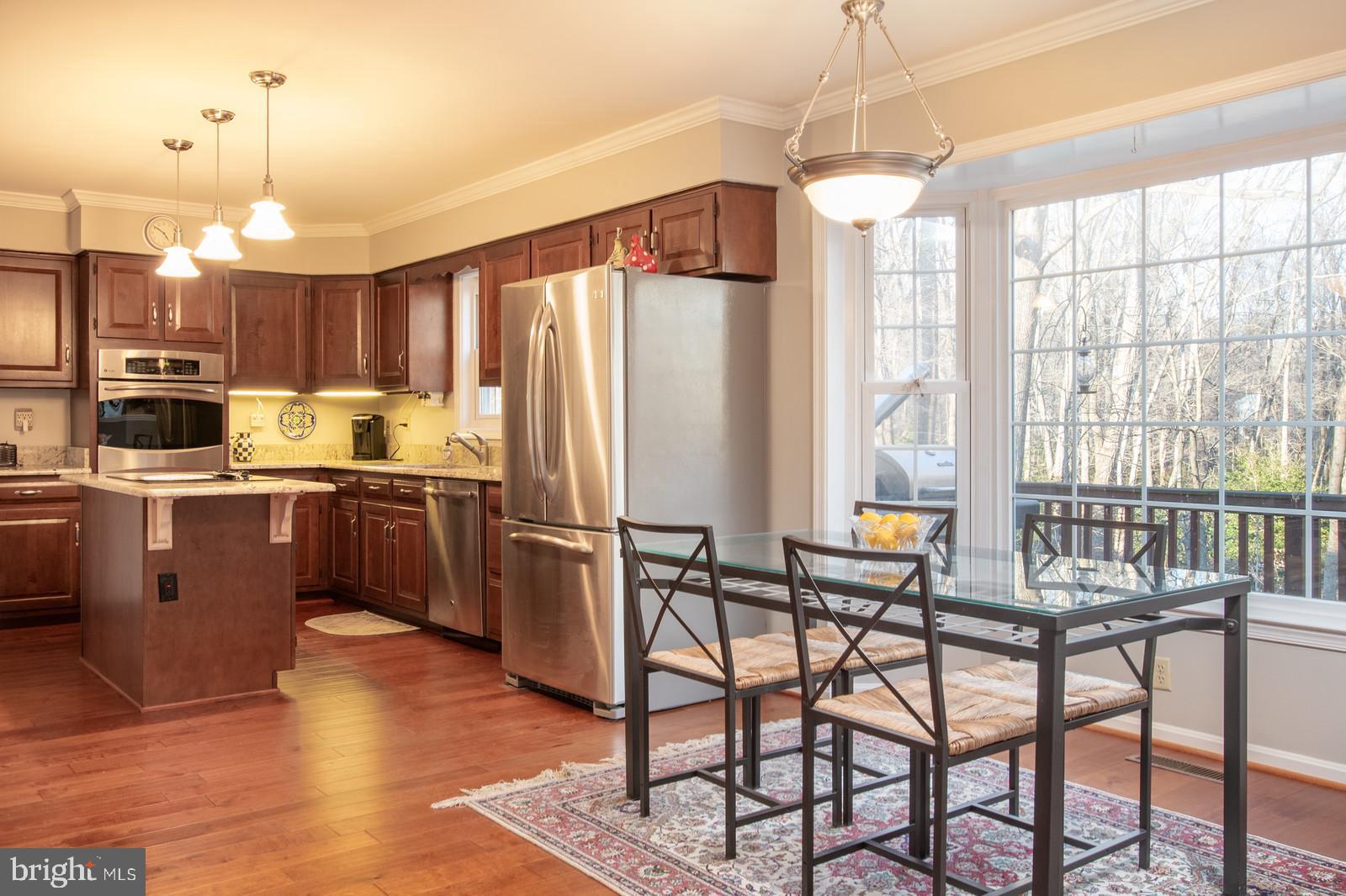 10155 Wavell Road Fairfax, VA 22032 - Photo 4 of 32 Updated eat-in kitchen with bay window