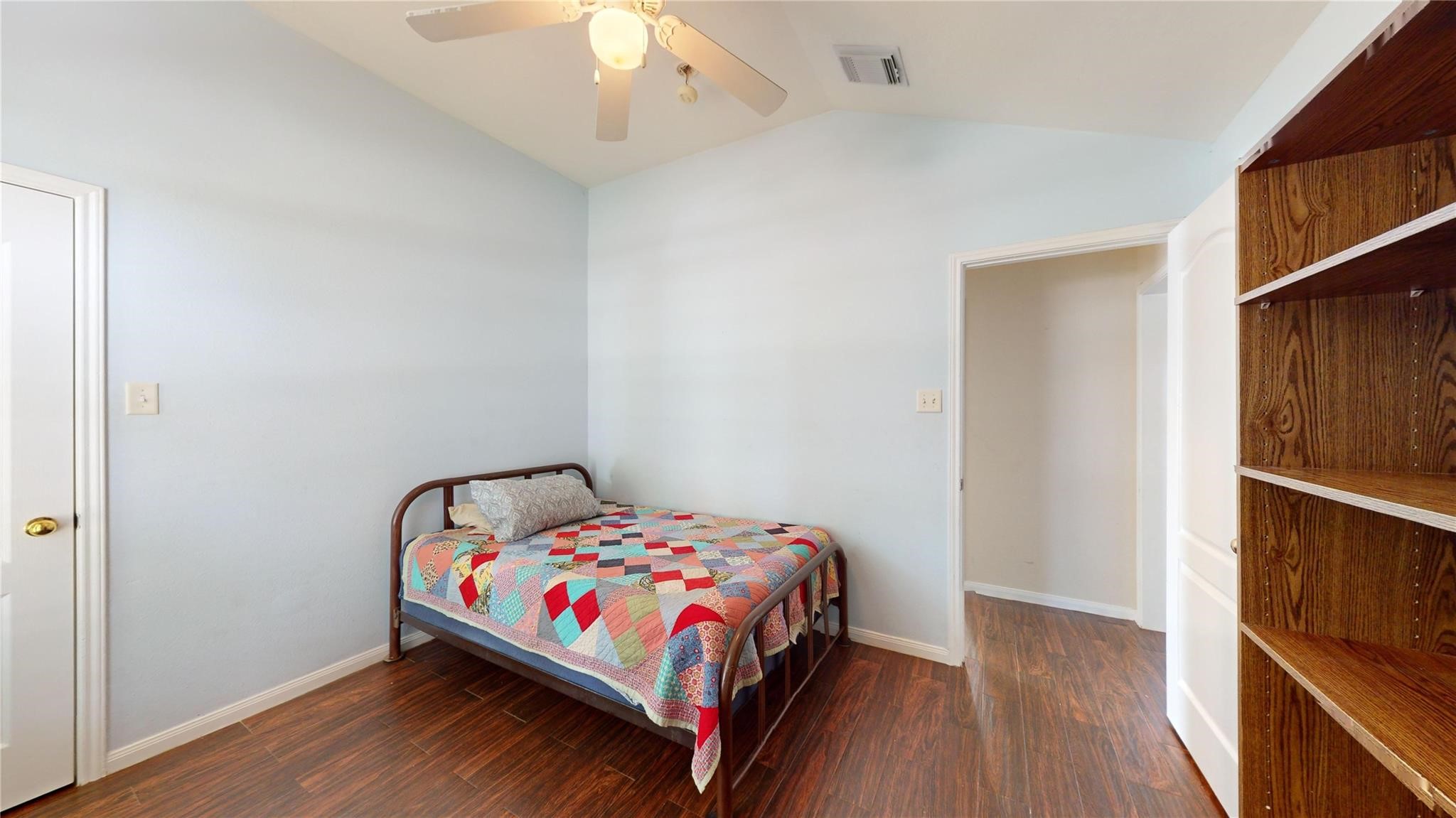 6014 Knollwood Trail Spring, TX 77373 - Photo 21 of 31 Guest Bedrm across form Guest Bathrm