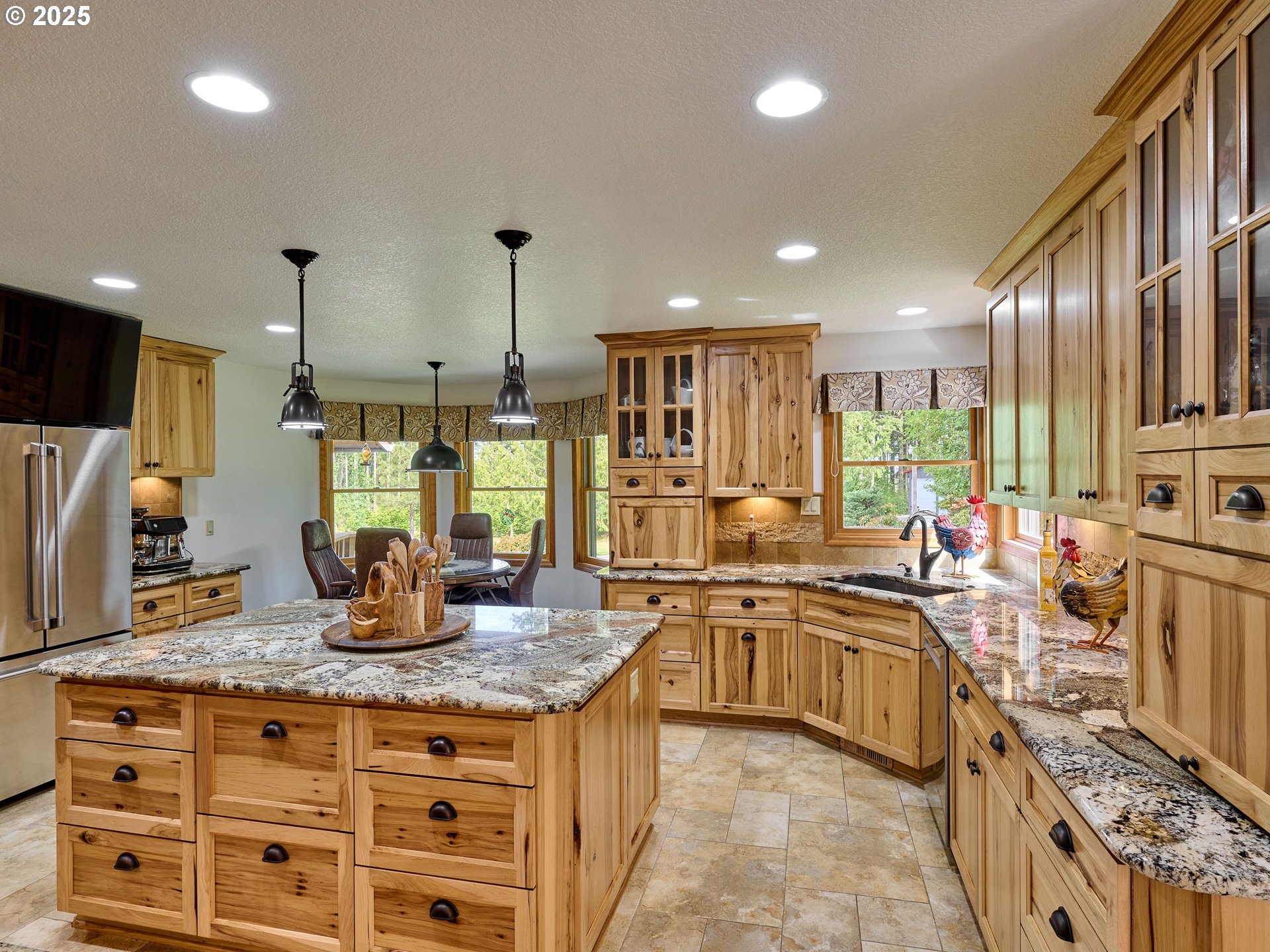 23456 South Schieffer Road Colton, OR 97017 - Photo 14 of 48 a kitchen with sink stove and refrigerator