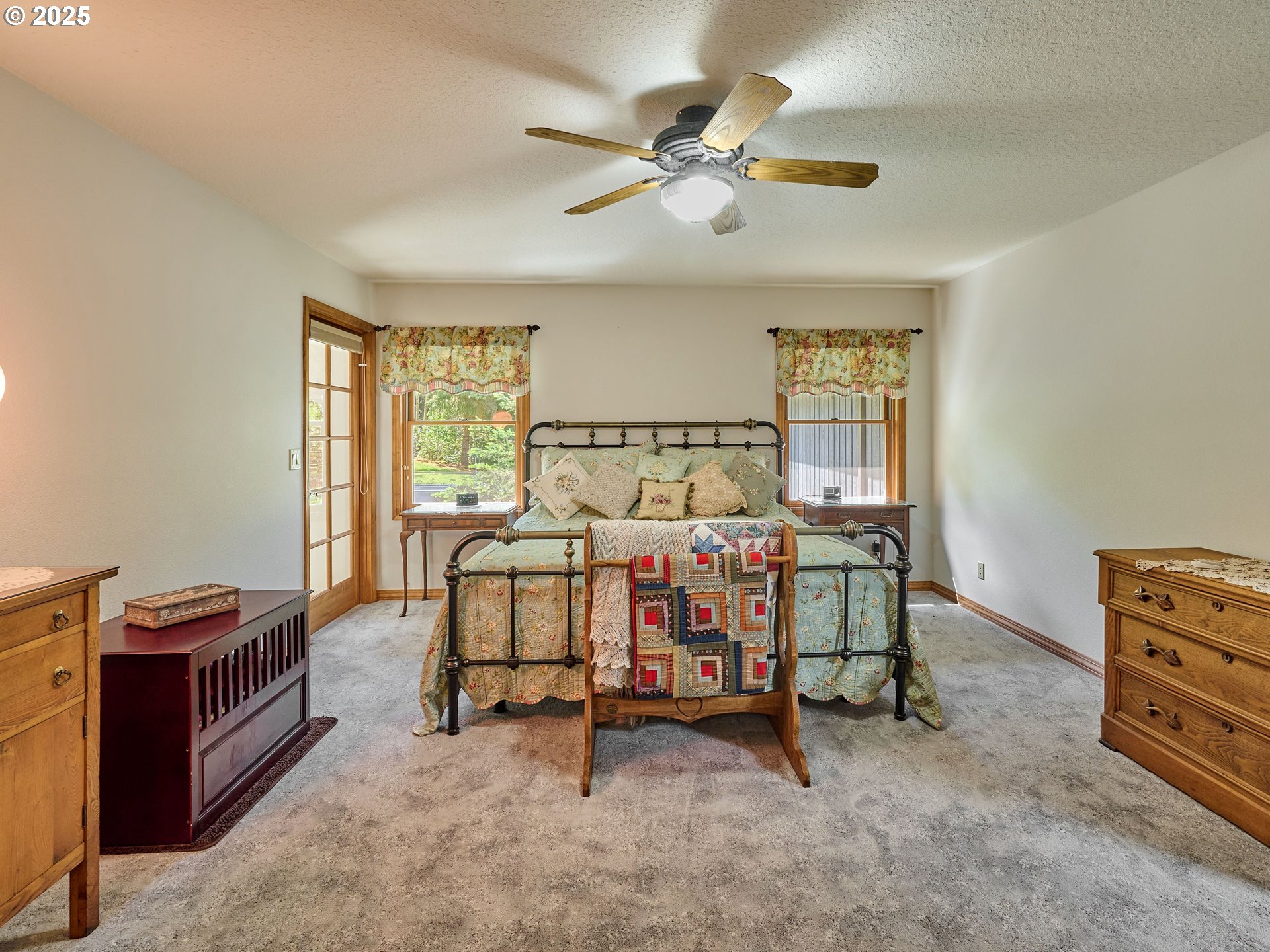 23456 South Schieffer Road Colton, OR 97017 - Photo 18 of 48 a bedroom with furniture and windows