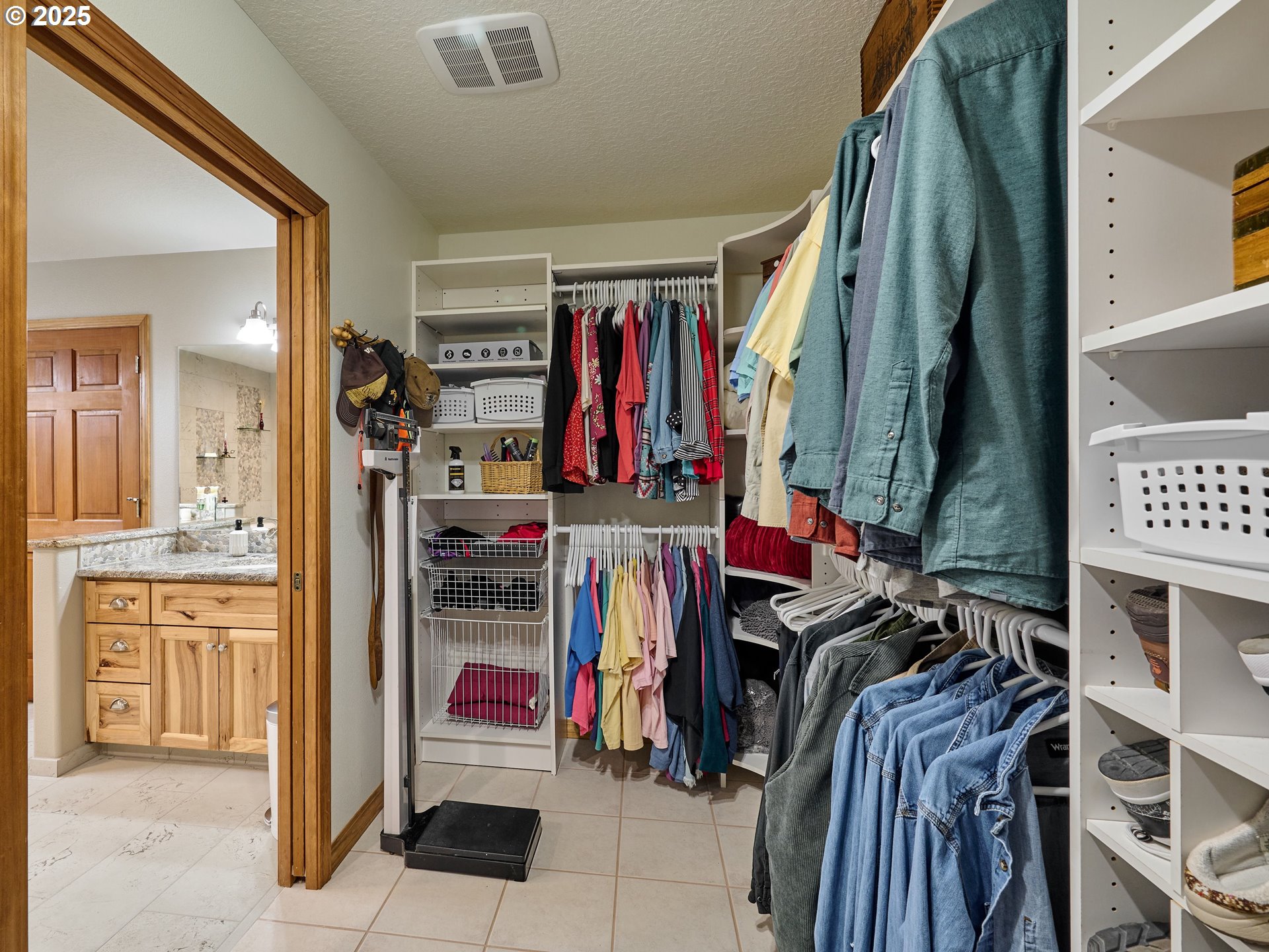23456 South Schieffer Road Colton, OR 97017 - Photo 22 of 48 a view of walk in closet with clothes and shoes
