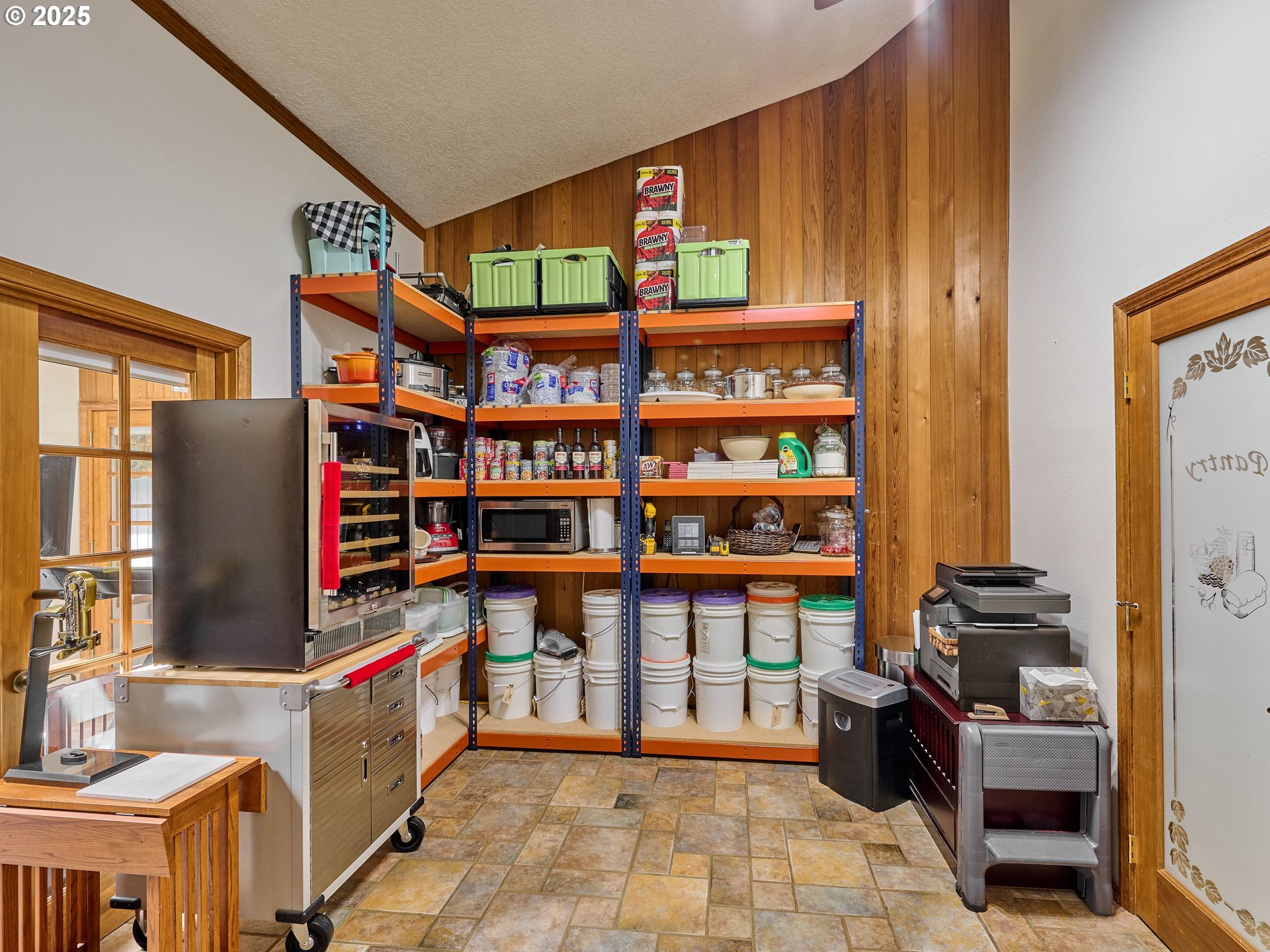 23456 South Schieffer Road Colton, OR 97017 - Photo 24 of 48 a view of a workspace with furniture