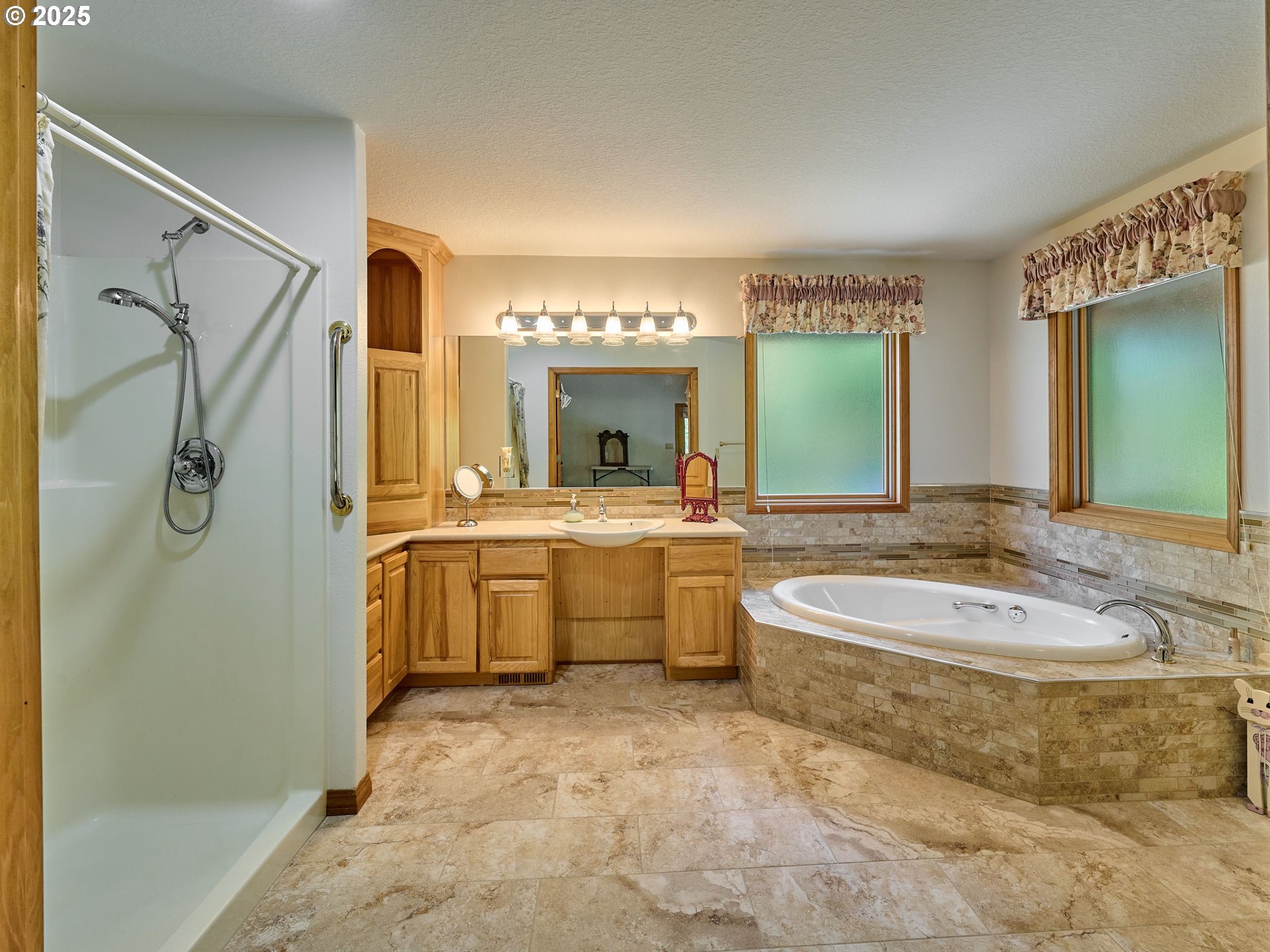 23456 South Schieffer Road Colton, OR 97017 - Photo 33 of 48 a spacious bathroom with a mirror a sink and a mirror