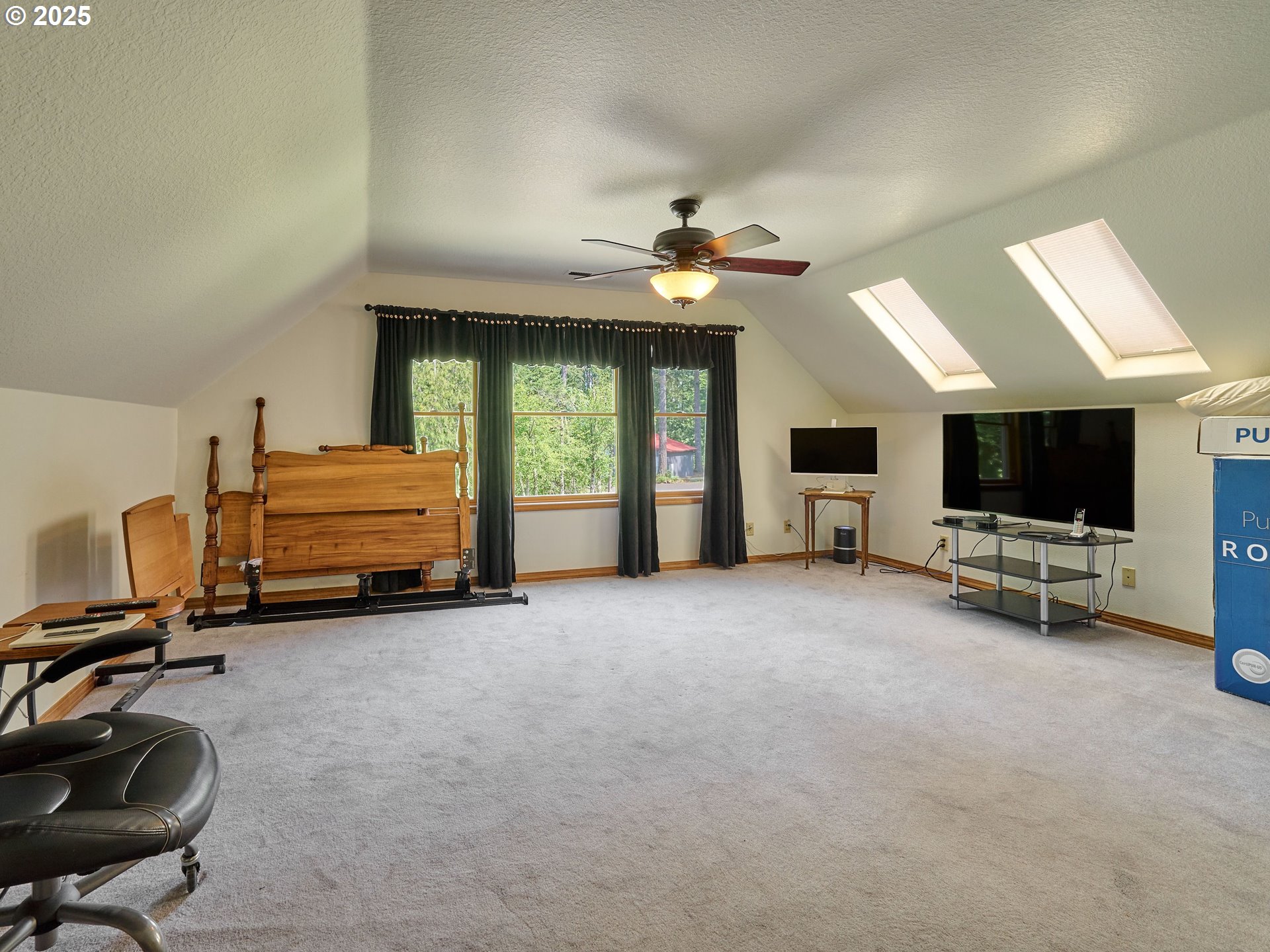 23456 South Schieffer Road Colton, OR 97017 - Photo 35 of 48 a view of a livingroom with furniture and a flat screen tv