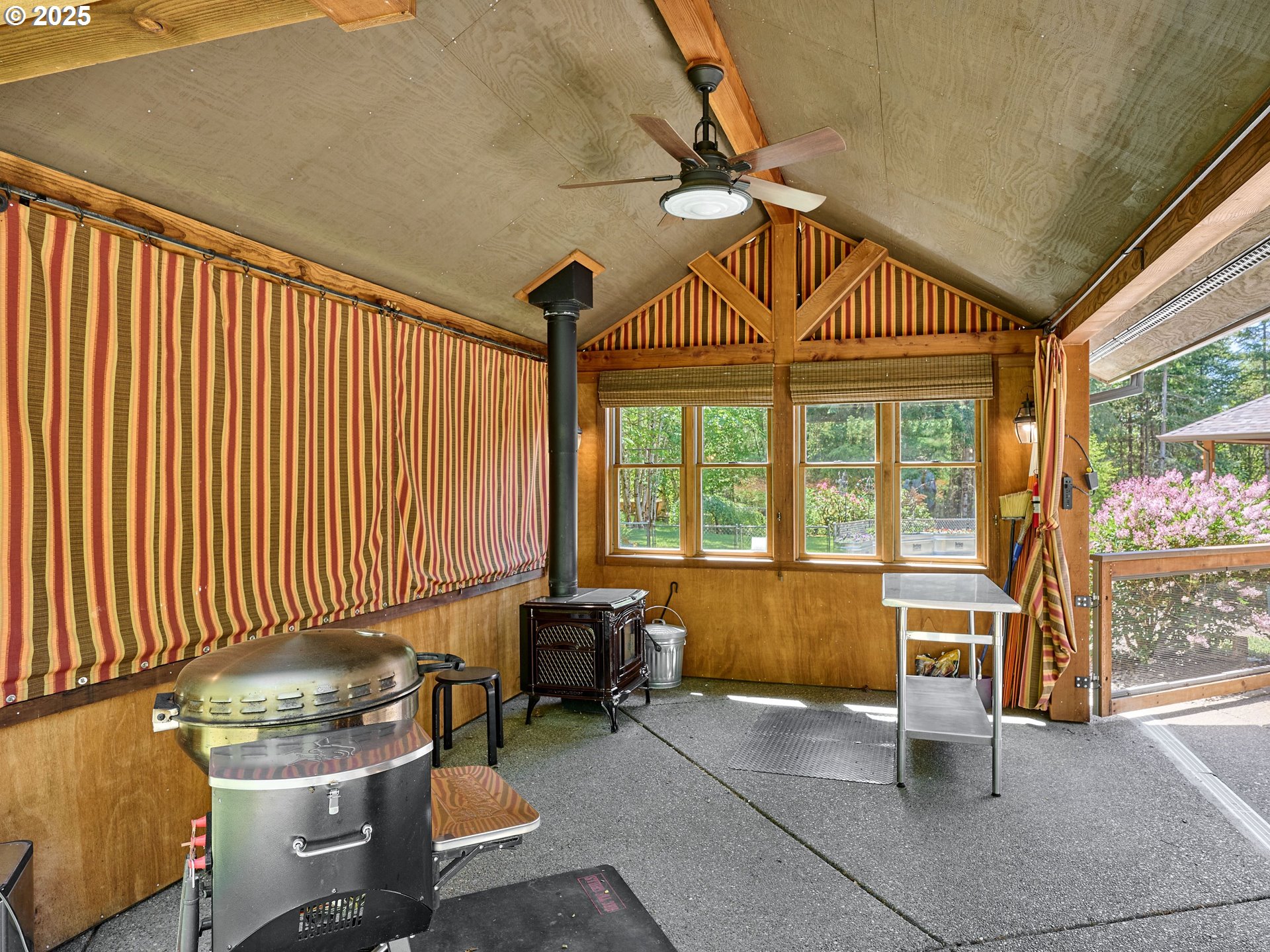 23456 South Schieffer Road Colton, OR 97017 - Photo 47 of 48 a room with workbench and window