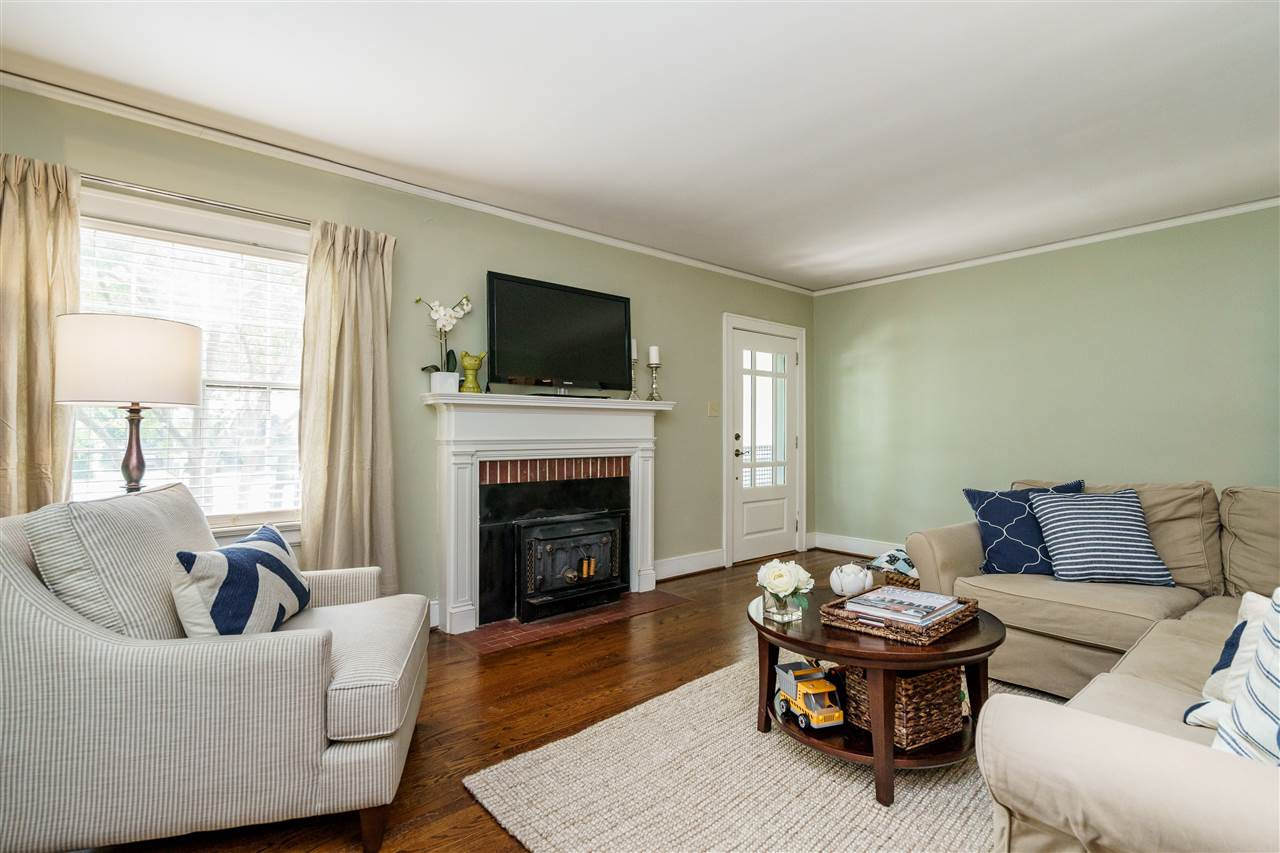 101 Dixie Trail Raleigh, NC 27607 - Photo 4 of 22 Living Room