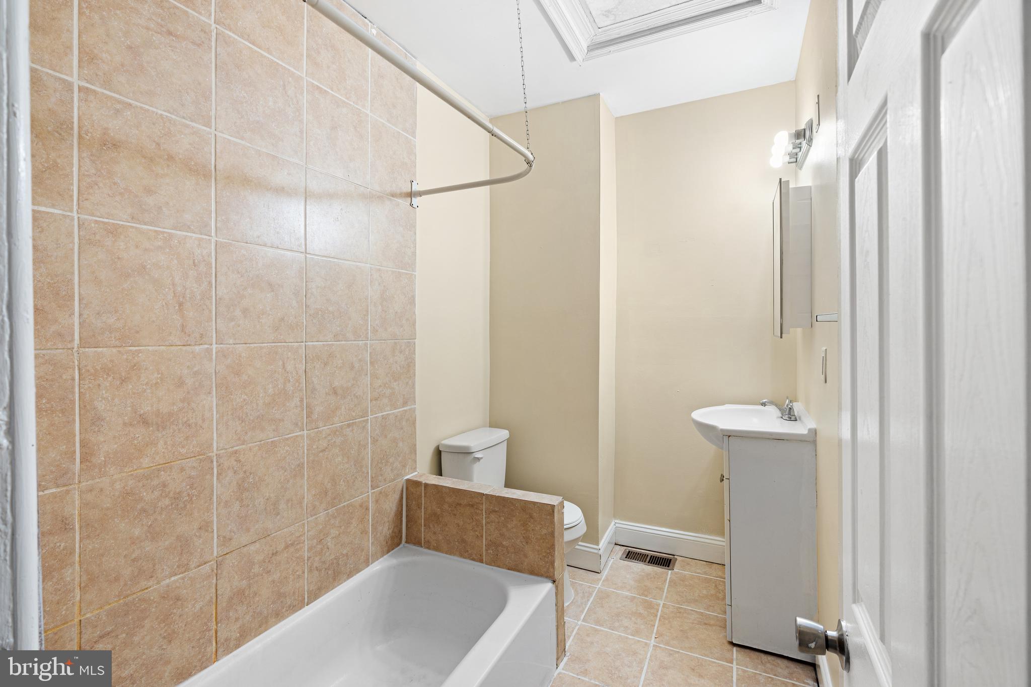 5538 Addison Street Philadelphia, PA 19143 - Photo 3 of 15 a bathroom with a tub and a shower