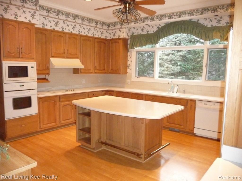5500 Blood Road Metamora, MI 48455 - Photo 5 of 23 Spacious Kitchen