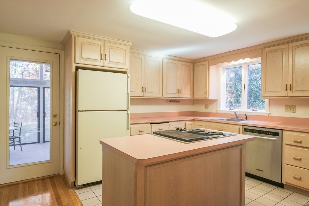 3 High Rock Road Wayland, MA 01778 - Photo 10 of 30 Gallery Image 10