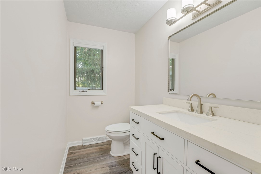 6260 Coldstream Road Highland Heights, OH 44143 - Photo 23 of 44 1st floor half bath
