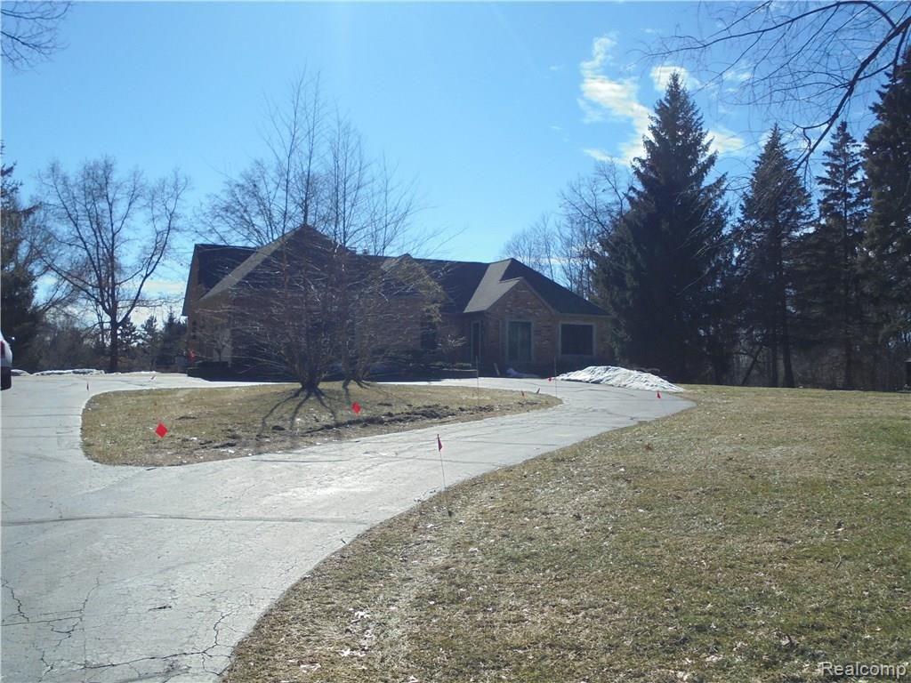 688 East Buell Road Rochester, MI 48306 - Photo 2 of 28