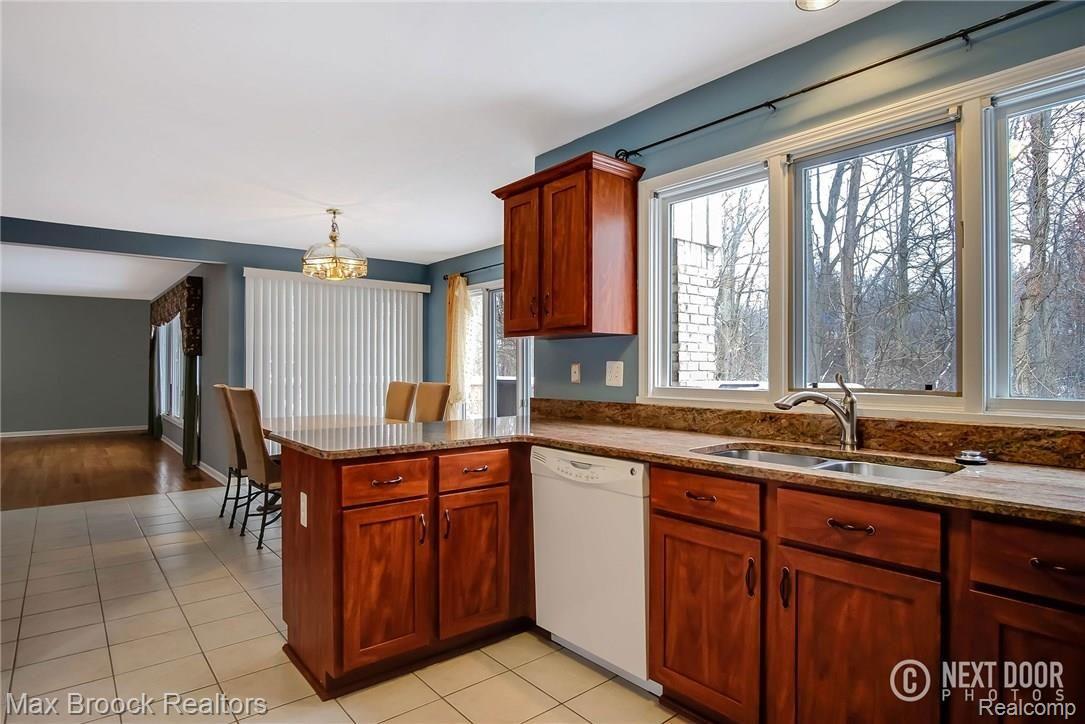 519 Misty Brook Lane Rochester, MI 48307 - Photo 19 of 54 _DSF4043_blended.jpg