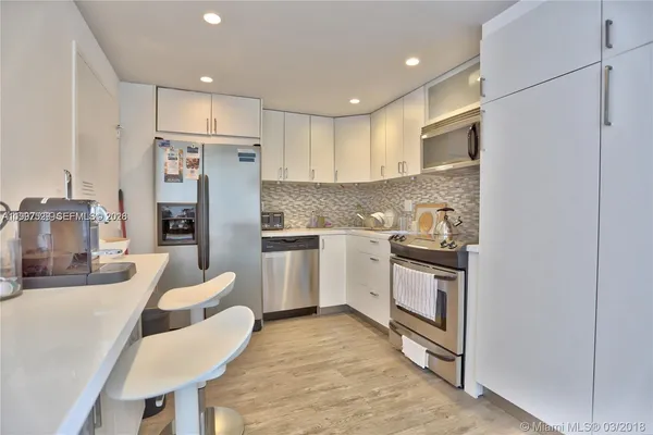 $3,200 | 5555 Collins Avenue, Unit 5F, Miami Beach, FL 33140