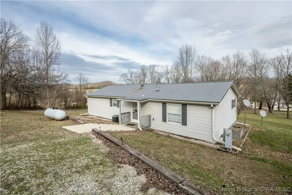 $195,000 | 5045 Cardinal Drive Northwest, Depauw, IN 47115