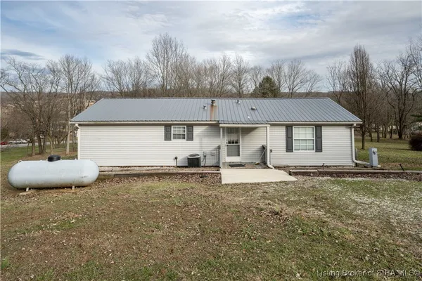 $195,000 | 5045 Cardinal Drive Northwest, Depauw, IN 47115