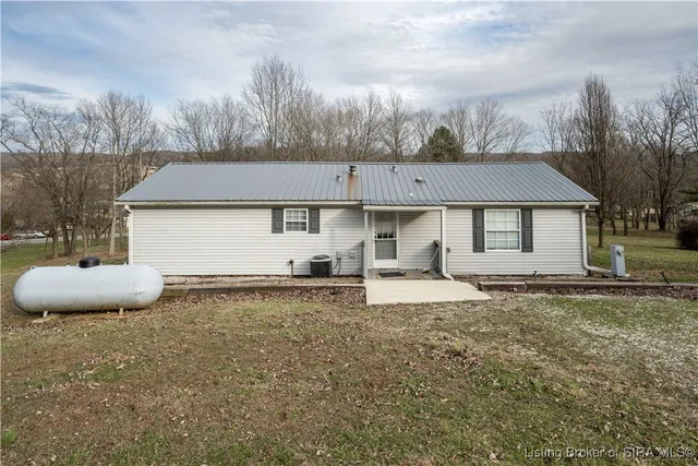 $195,000 | 5045 Cardinal Drive Northwest, Depauw, IN 47115