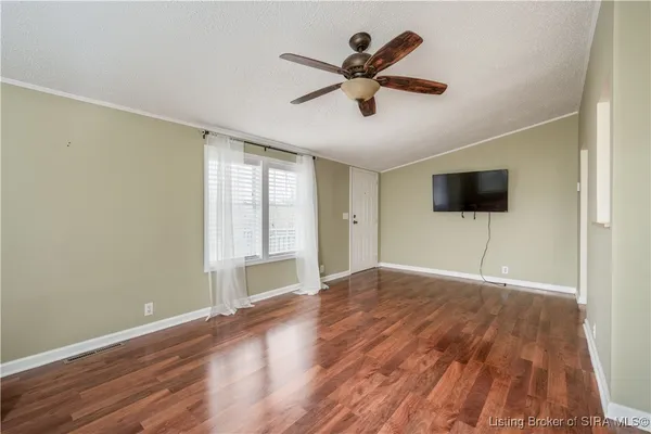 $195,000 | 5045 Cardinal Drive Northwest, Depauw, IN 47115