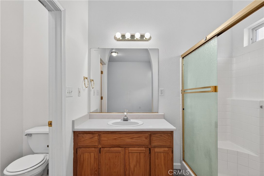 2970 Westminster Court Merced, CA 95340 - Photo 8 of 18 Primary Bathroom