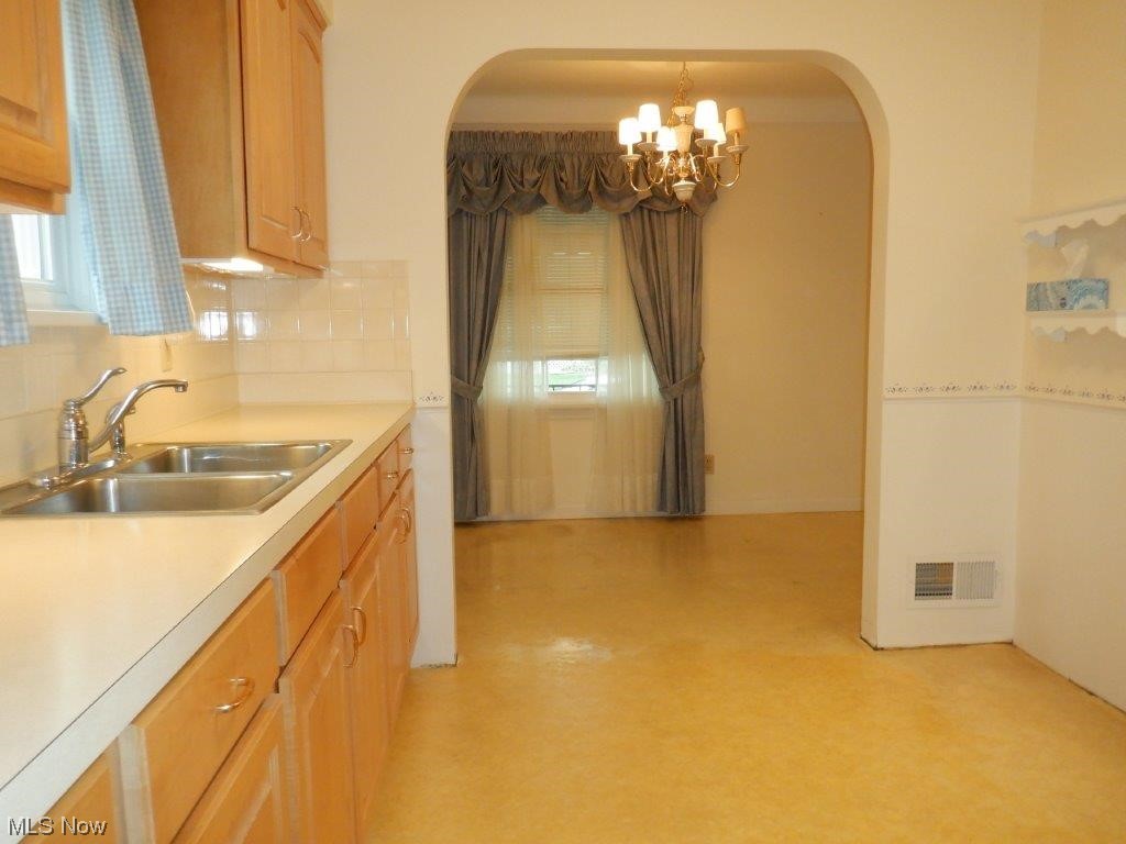 7424 Spring Garden Road, Unit R Cleveland, OH 44129 - Photo 6 of 22 arched entry to dinette