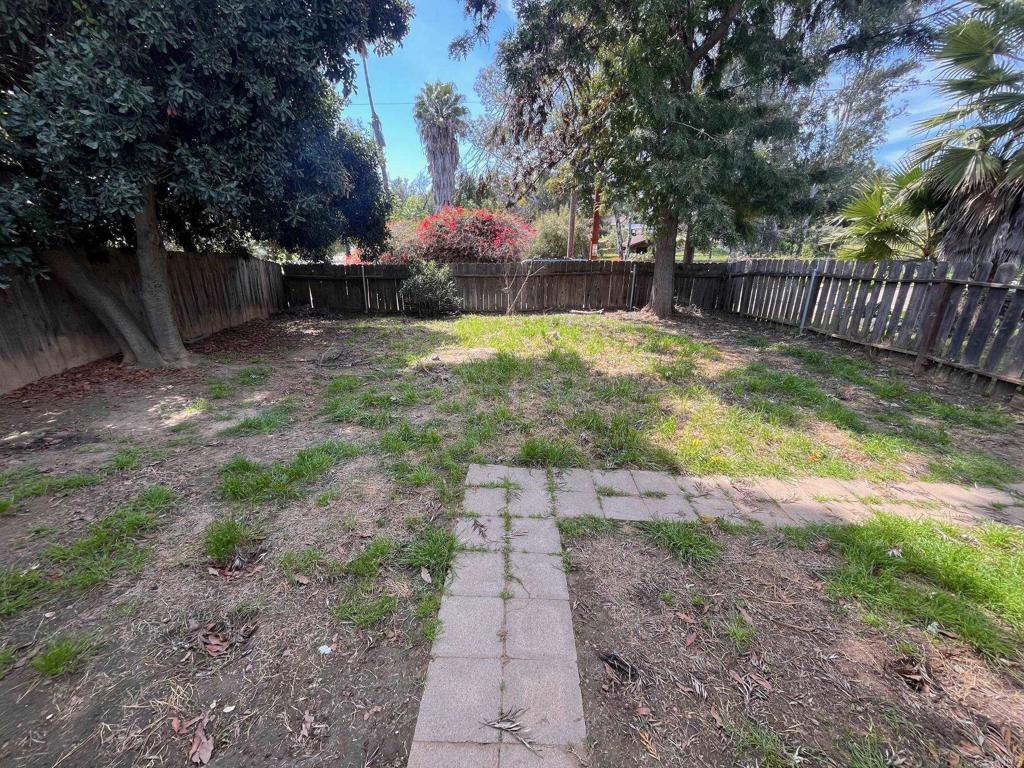 2005-07 Camino Rainbow Fallbrook, CA 92028 - Photo 37 of 65 a view of a backyard with a garden
