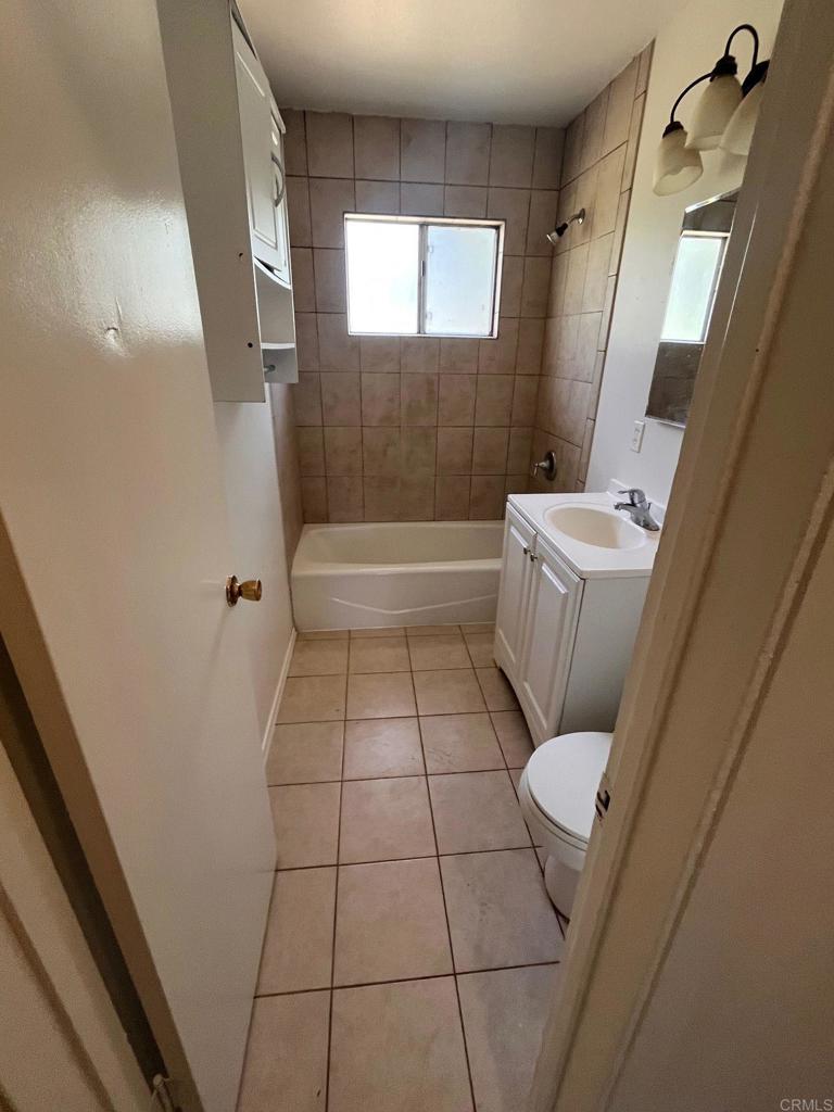 2005-07 Camino Rainbow Fallbrook, CA 92028 - Photo 50 of 65 a bathroom with a sink a toilet a tub and shower