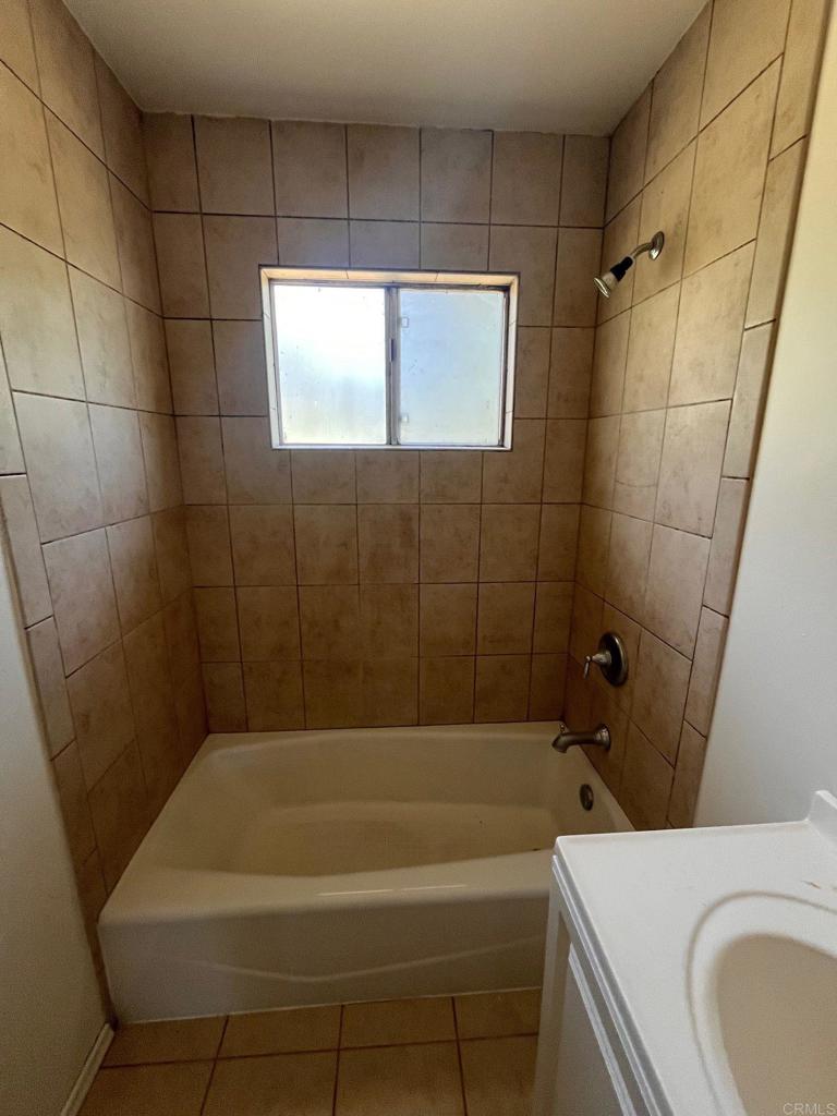 2005-07 Camino Rainbow Fallbrook, CA 92028 - Photo 52 of 65 a bathroom with a sink a toilet and bathtub