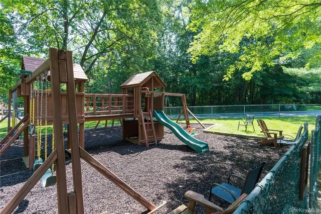 $425,000 | 202 Great Lawn Court, Brewster, NY 10509