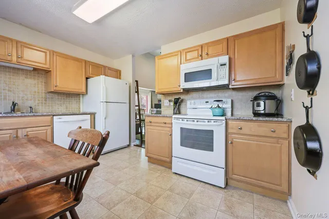 $425,000 | 202 Great Lawn Court, Brewster, NY 10509