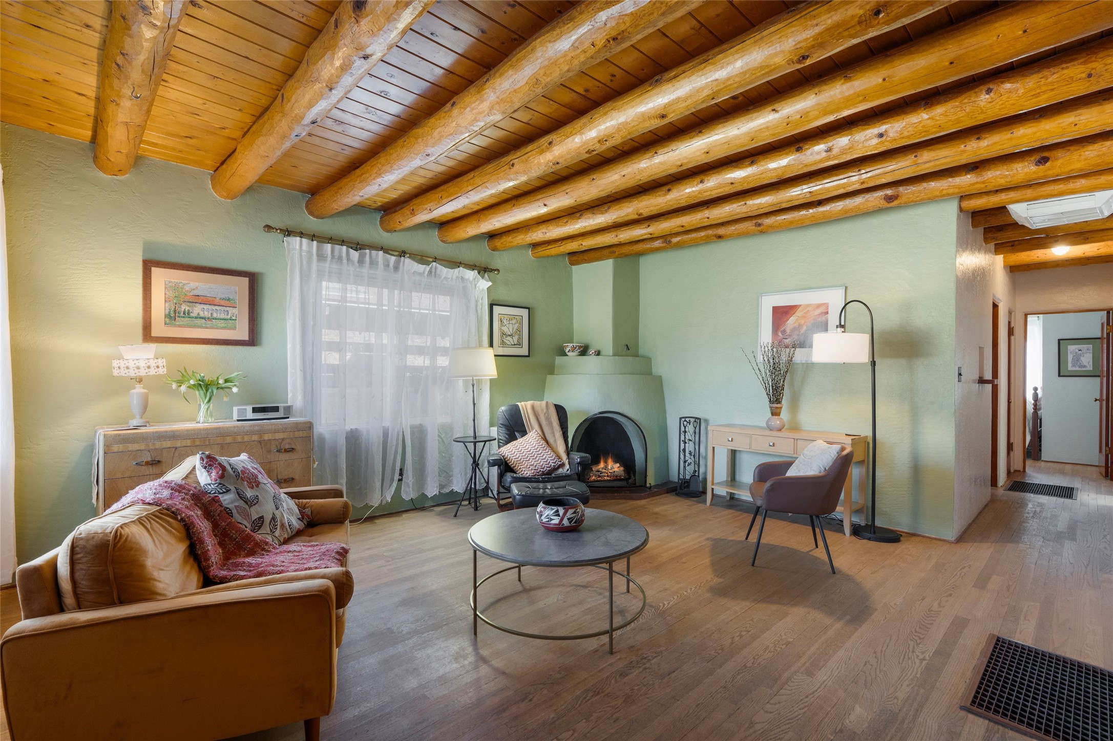 Living room
