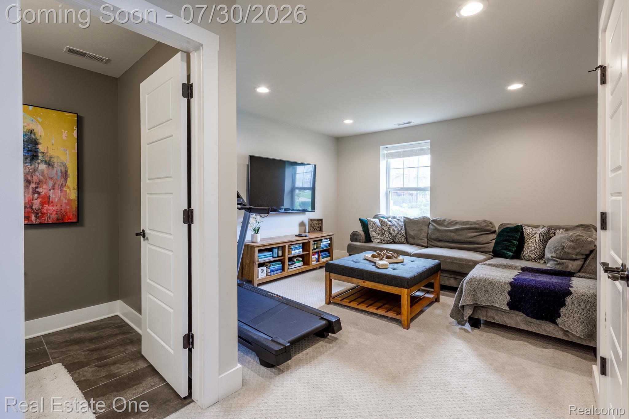 2785 Hartwick Drive Rochester, MI 48307 - Photo 27 of 33 2785 Hartwick Dr-31.jpg