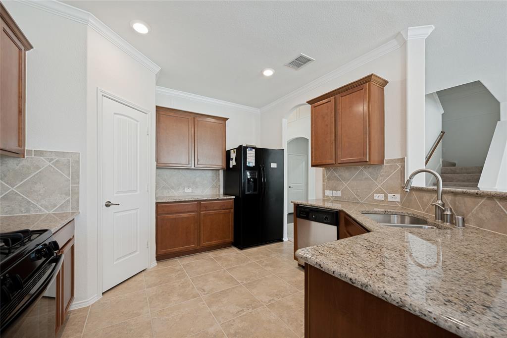 13216 Ragged Spur Court Fort Worth, TX 76052 - Photo 14 of 37