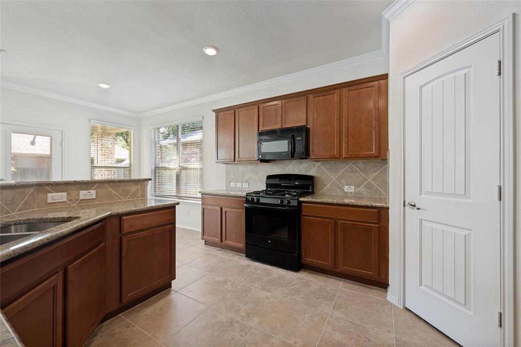 13216 Ragged Spur Court Fort Worth, TX 76052 - Photo 15 of 37