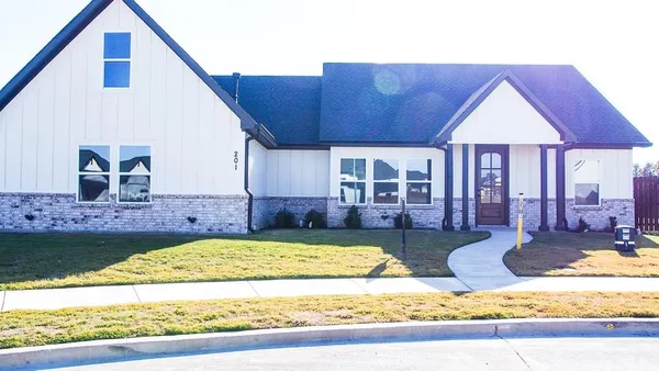 $369,000 | 201 Bluff Court, Godley, TX 76044