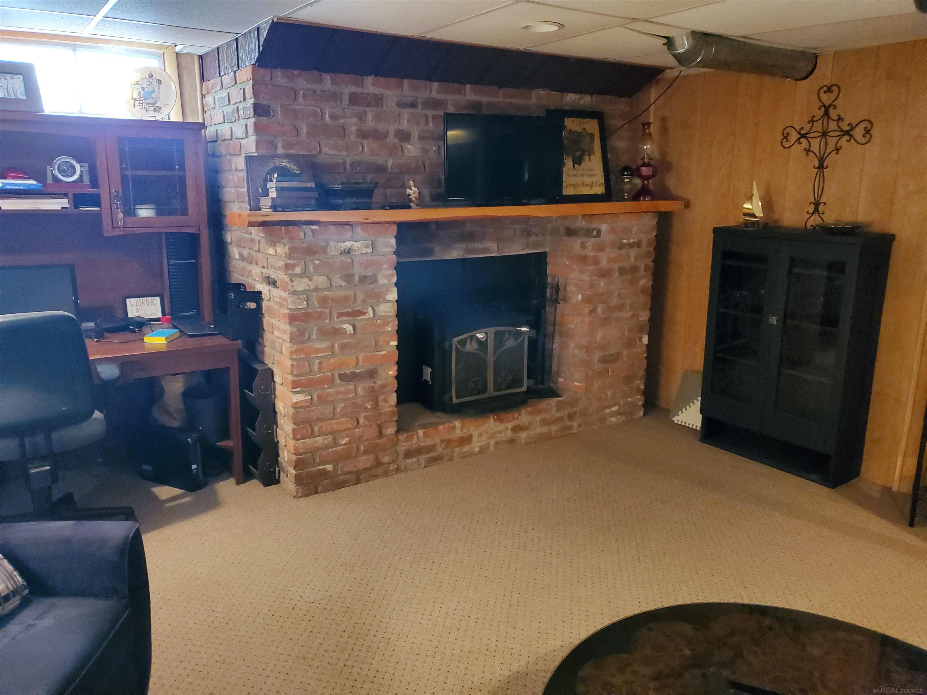 8391 Lakeshore Road Fort Gratiot, MI 48059 - Photo 9 of 18 50163212-52639f02-de23-4ead-997a-71a546470ab5.JPG