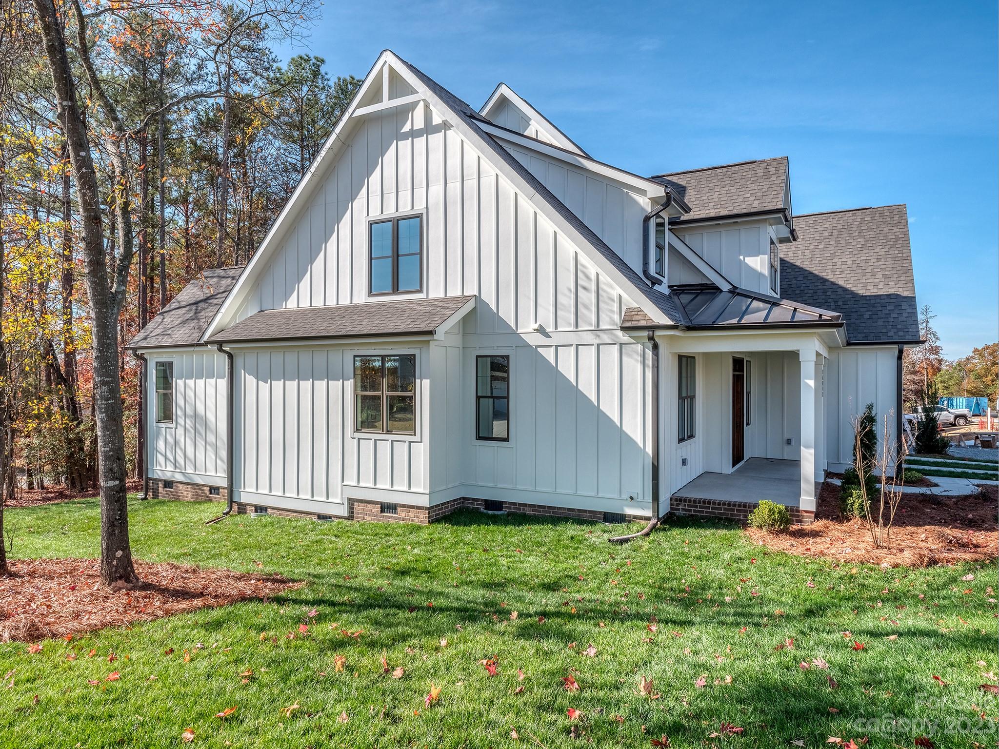 16842 Harbor View Road Charlotte, NC 28278 - Photo 3 of 29 Gallery Image 3