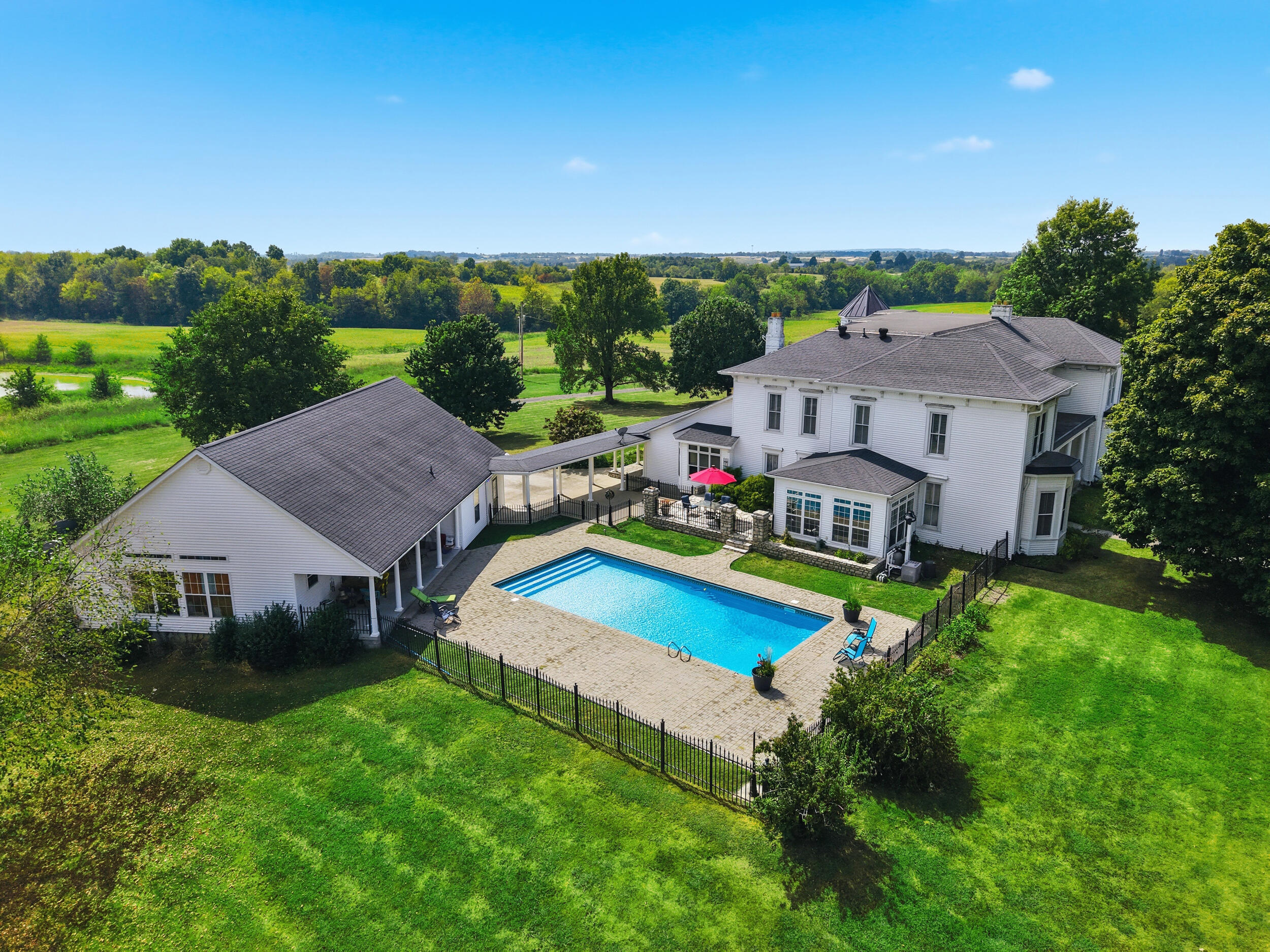 3200 Lebanon Road Springfield, KY 40069 - Photo 2 of 96 Historic Kentucky Home for Sale with pool