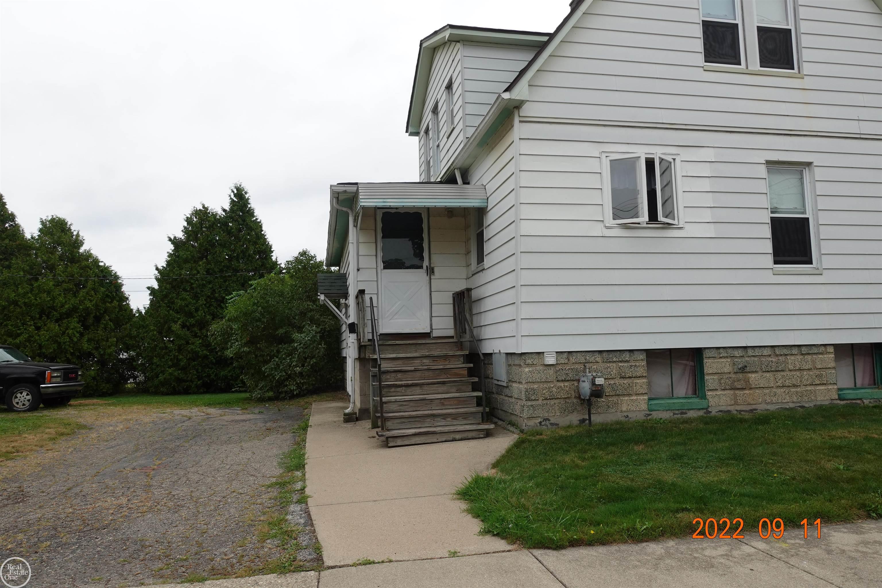 21603 Twelve Mile Road St. Clair Shores, MI 48081 - Photo 2 of 41