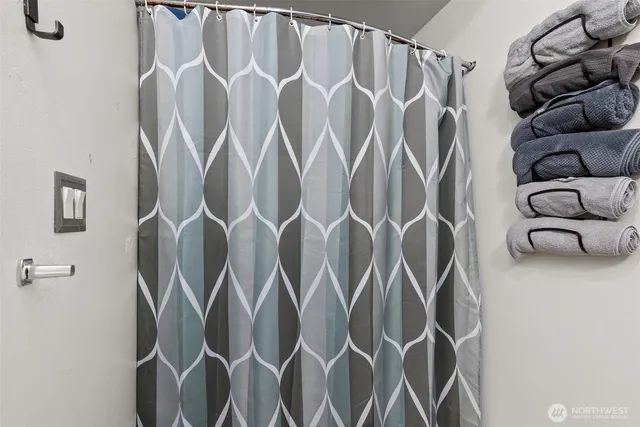 $350,000 | 610 Barnhart Street, Raymond, WA 98577