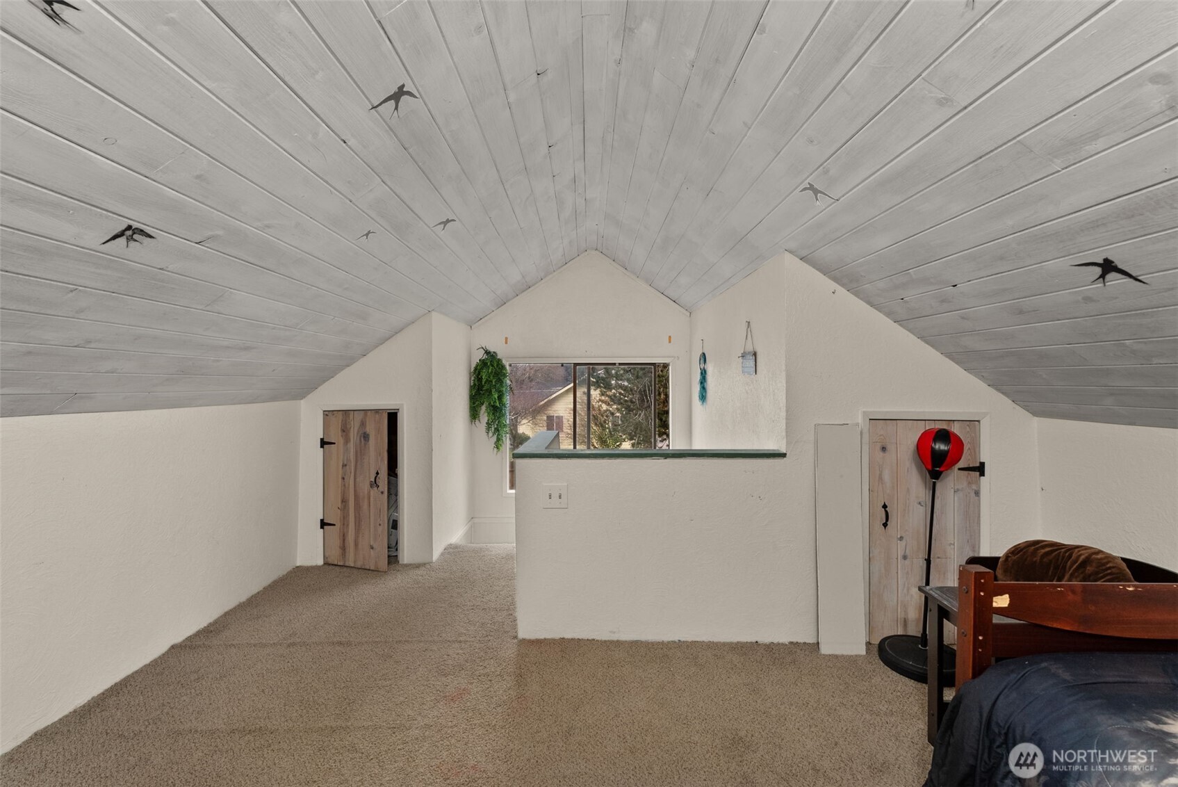 610 Barnhart Street Raymond, WA 98577 - Photo 22 of 34 a room with furniture and window