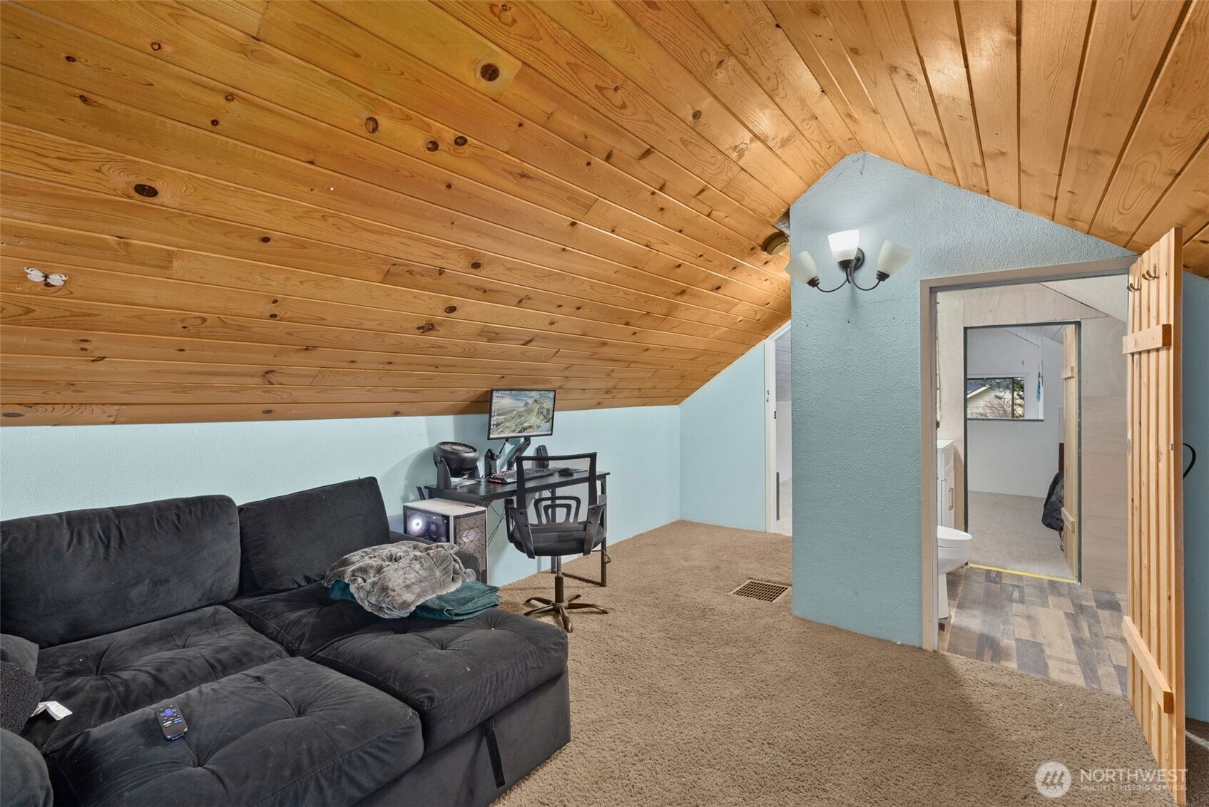 610 Barnhart Street Raymond, WA 98577 - Photo 25 of 34 a view of livingroom with furniture