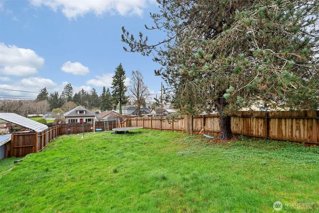 $350,000 | 610 Barnhart Street, Raymond, WA 98577