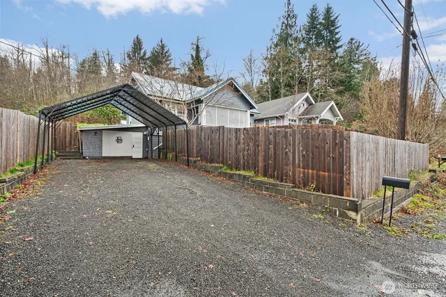 $350,000 | 610 Barnhart Street, Raymond, WA 98577