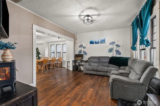 $350,000 | 610 Barnhart Street, Raymond, WA 98577