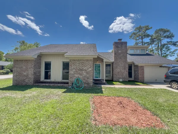 $1,995 | 215 Ruffin Road, Summerville, SC 29486