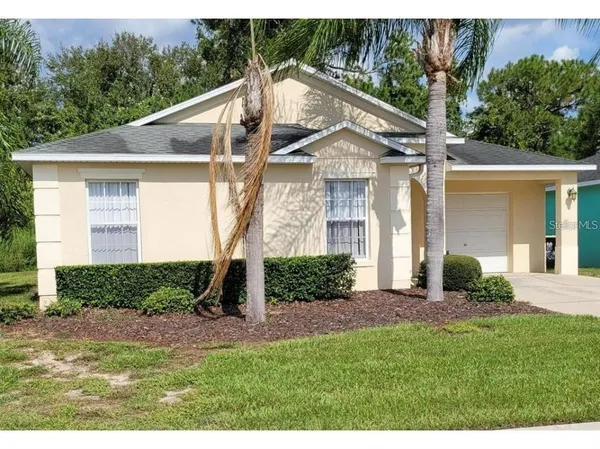 a view of a front of house with a yard