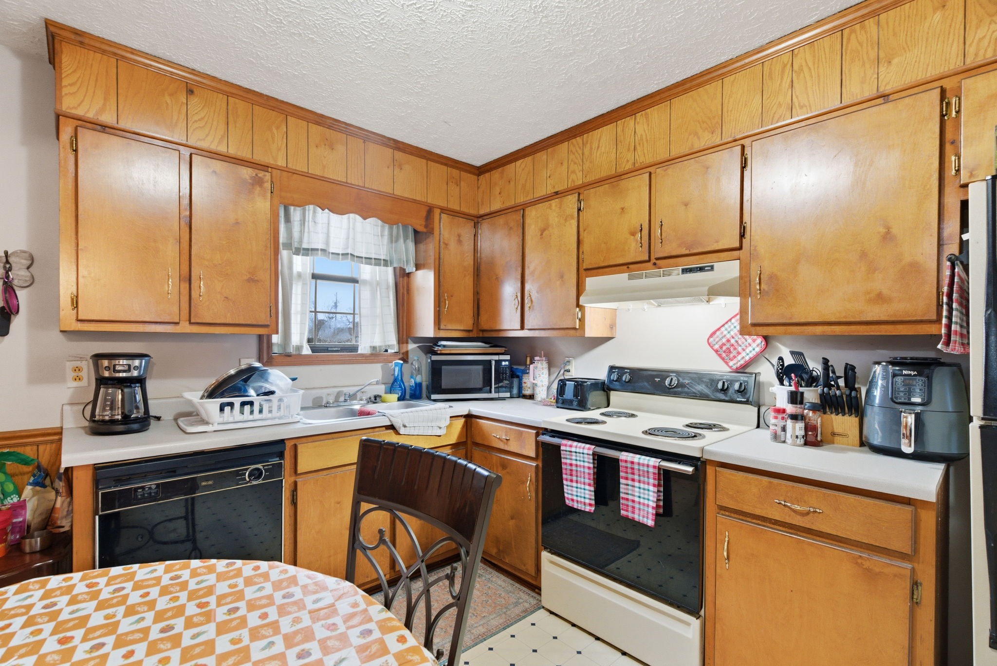 109 Gayla Court Portland, TN 37148 - Photo 12 of 48 a kitchen with a stove a sink and a refrigerator