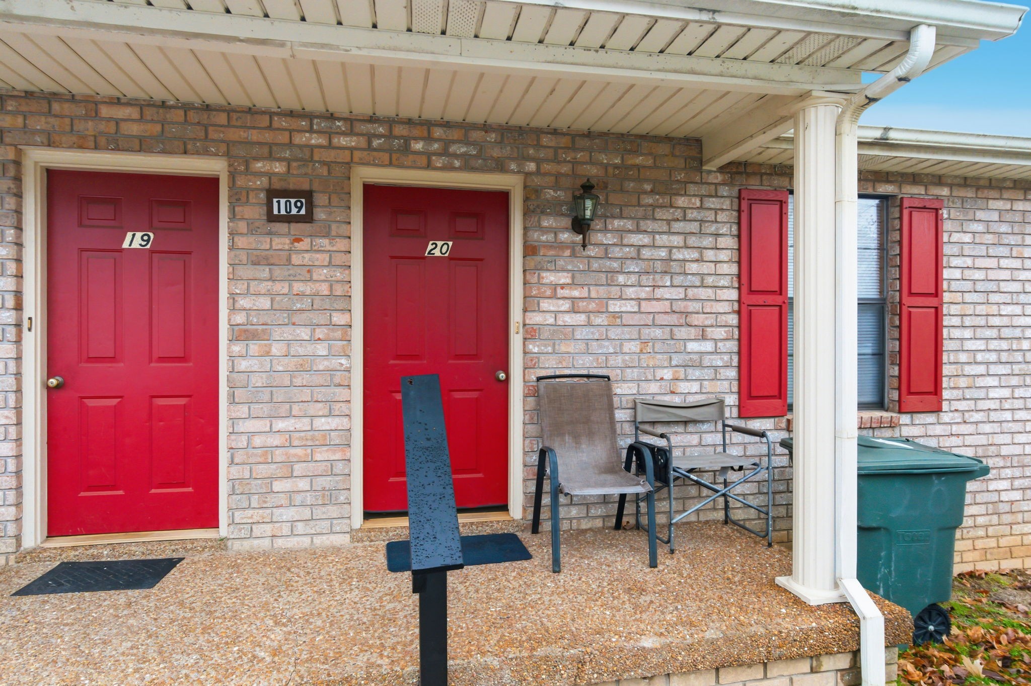109 Gayla Court Portland, TN 37148 - Photo 29 of 48 a front view of a house with outdoor seating
